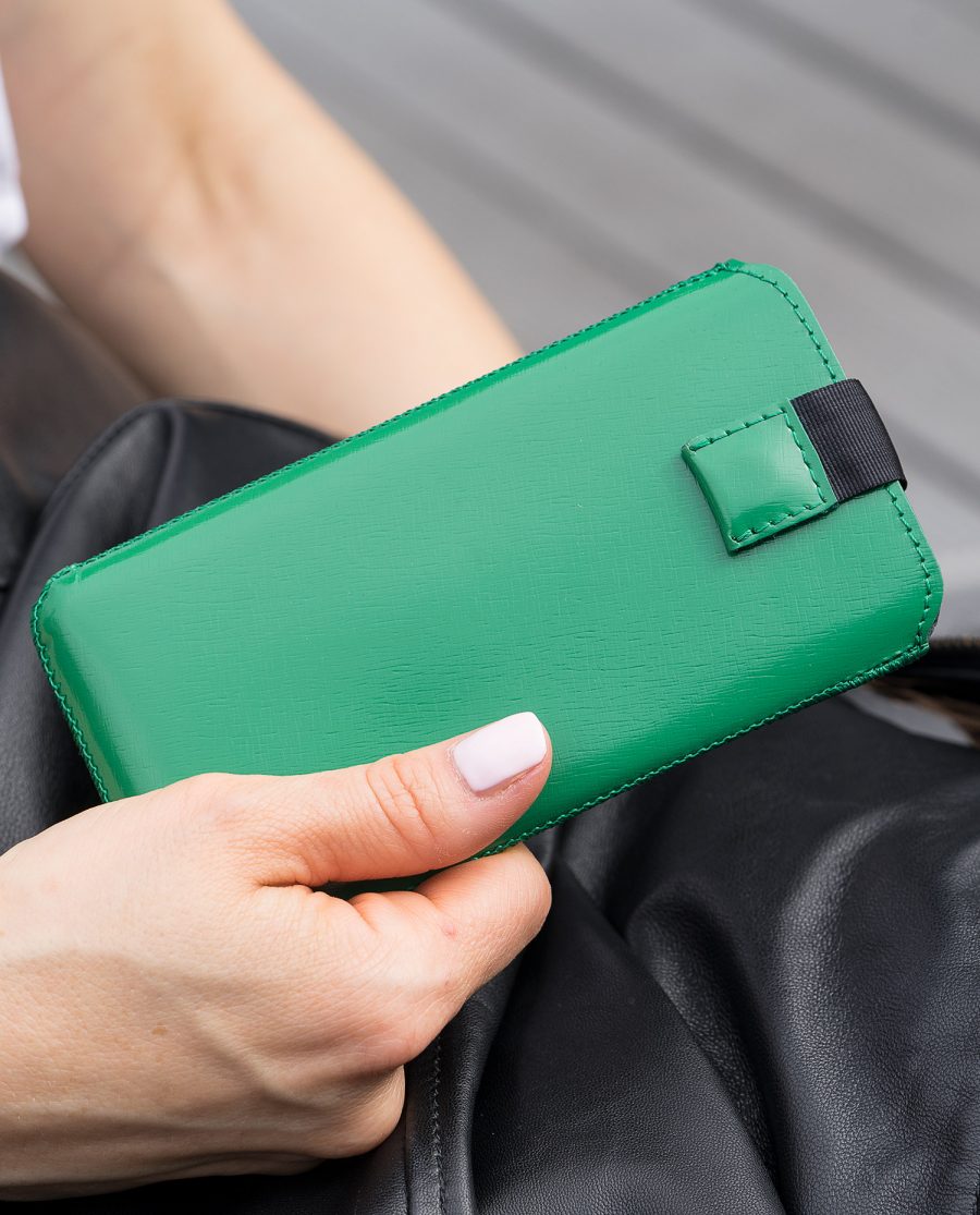 Green iPhone 6 6s 7 8 Leather Case Diana Florian In arms Cafe